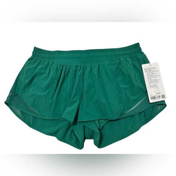 Lululemon Hotty Hot Low-Rise Lined Short 2.5" in Cascadia Green - Picture 5 of 7